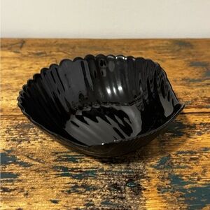 Elegant Black Shell Bowl